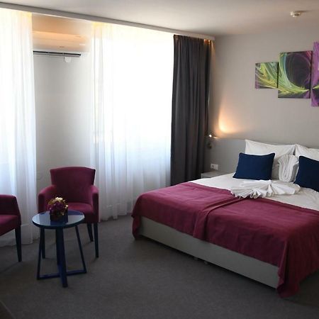 Hotel クラグイェヴァツ エクステリア 写真